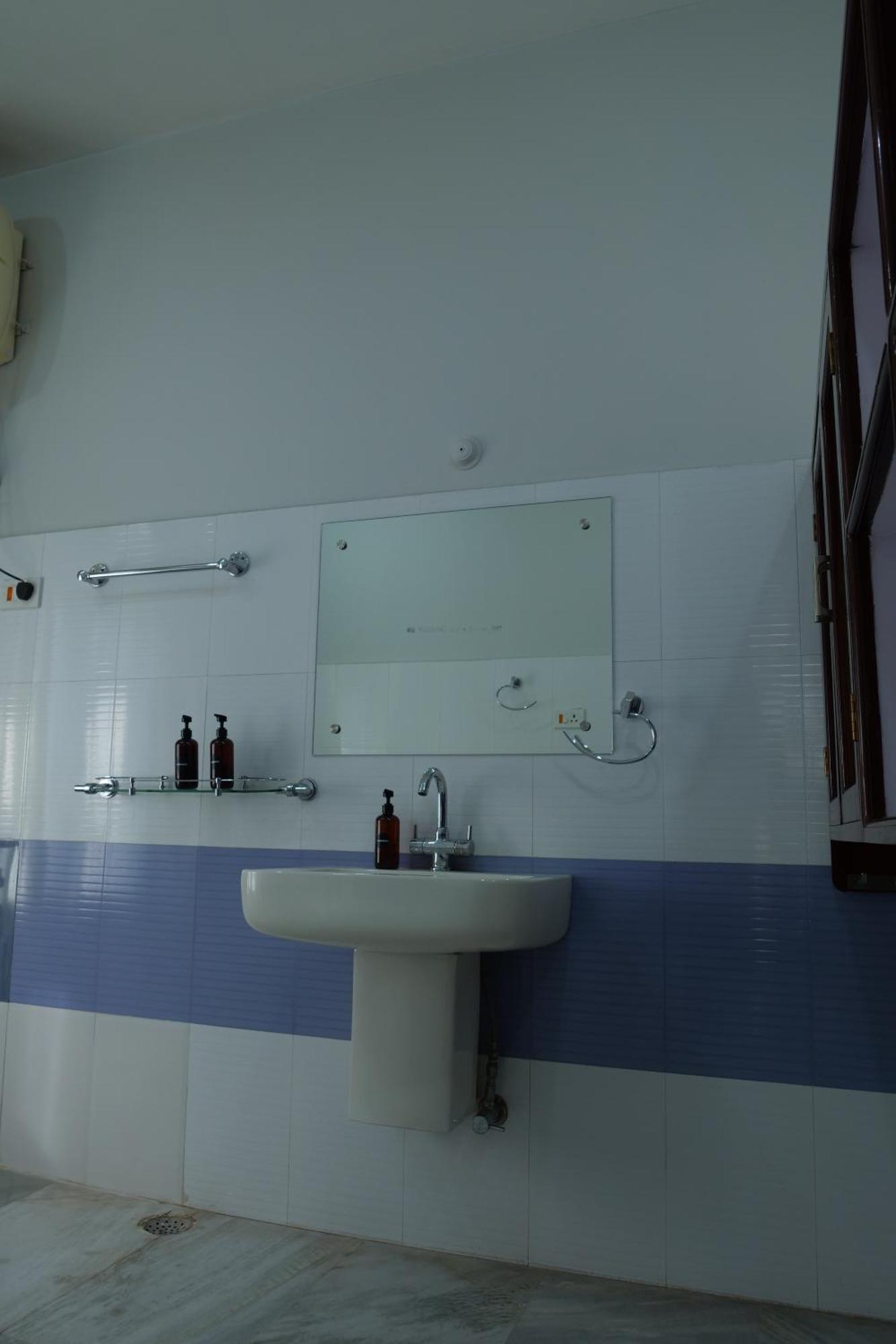 Joy'S Bnb Imphal Esterno foto